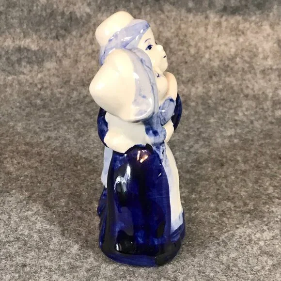 Delft Blue Hand Painted Pottery Hugging Couple Figurine - Picture 2 of 6